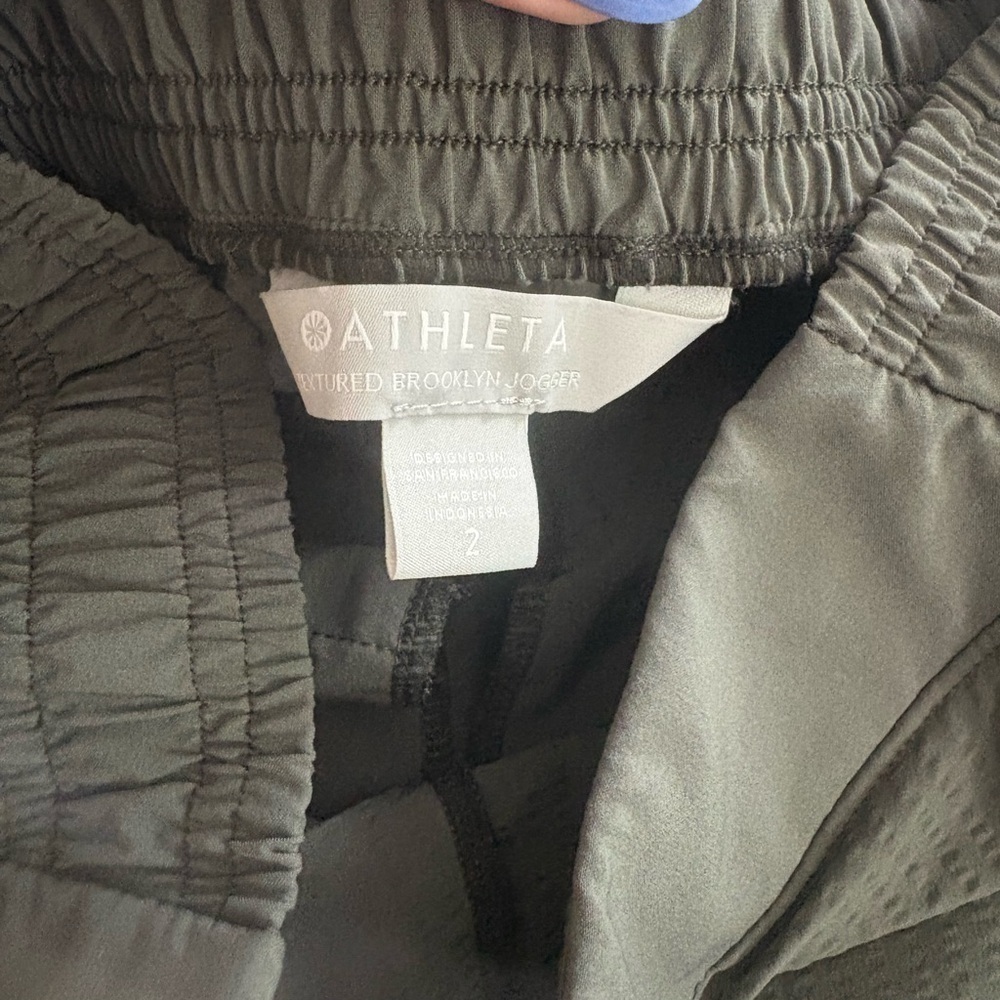 Athleta Textured Brooklyn Jogger Mountain Olive Green size 2 Travel Breathable - Picture 5 of 5